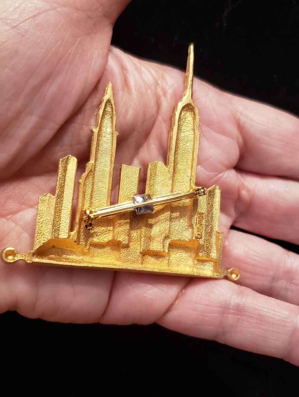 Vintage 1988 New York Skyline Goldtone Pin/Brooch Jonette Jewelry, EUC-Great Pin - Picture 3 of 6